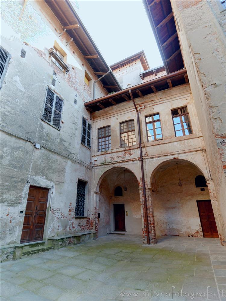 Cossato (Biella) - Cortile superiore nel Castello di Castellengo